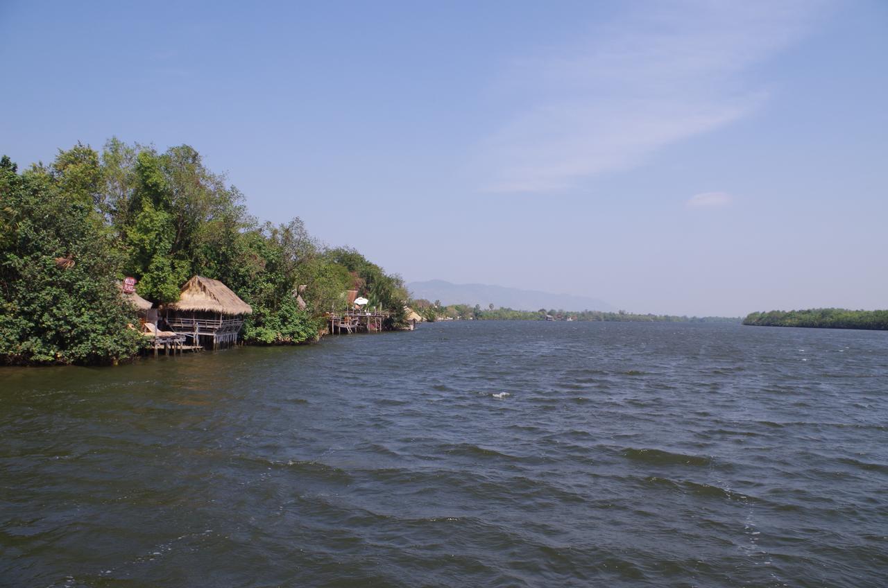 Bamboo Bungalow Kampot Buitenkant foto